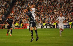 Chi è il giocatore di calcio più alto del mondo